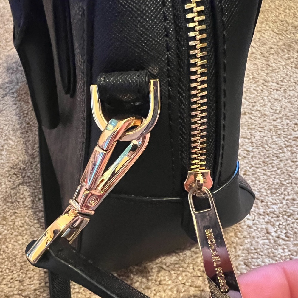 Like New Michael Kors Satchel - Picture 11 of 16
